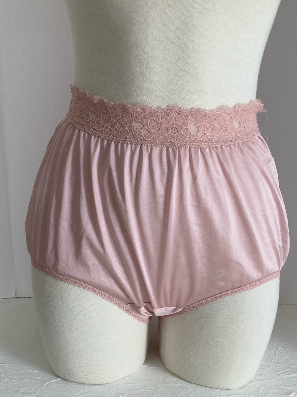Vassarette Vintage High-Waist Lace Briefs - Dusty Rose